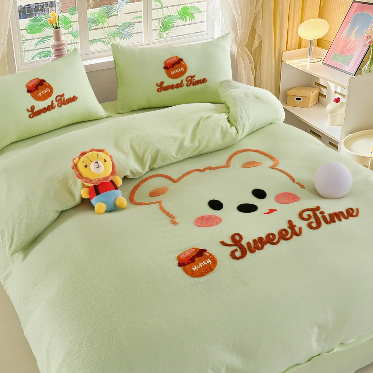 91家纺网 家纺一手货源 找家纺 恋之语 2025新款皱皱纱木棉毛巾绣四件套及单被套系列-俏皮熊 俏皮熊-抹茶绿