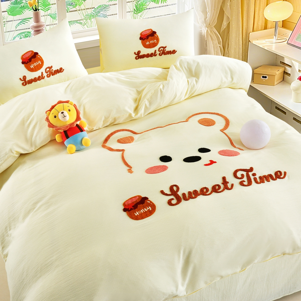 91家纺网 家纺一手货源 找家纺 恋之语 2025新款皱皱纱毛巾绣四件套及单被套系列-俏皮熊 俏皮熊-米白