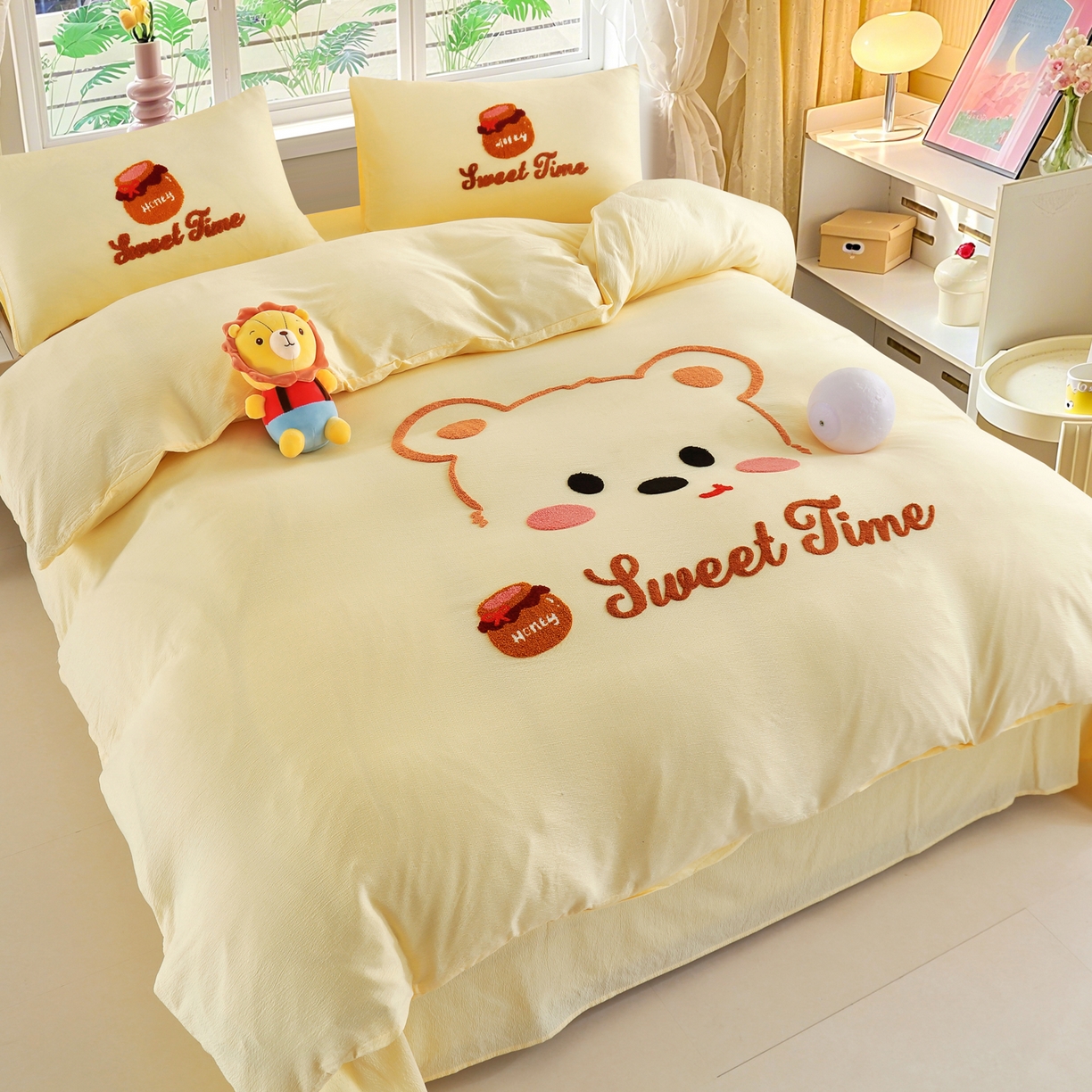 91家纺网 家纺一手货源 找家纺 恋之语 2025新款皱皱纱毛巾绣四件套及单被套系列-俏皮熊 俏皮熊-黄色