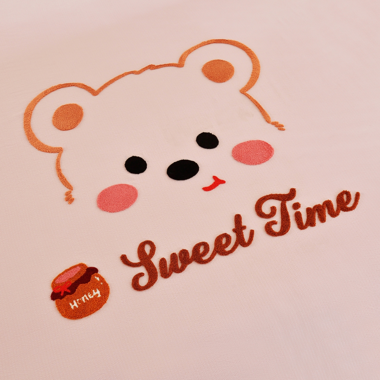 91家纺网 家纺一手货源 找家纺 （总）恋之语 2025新款皱皱纱木棉毛巾绣四件套及单被套系列-俏皮熊