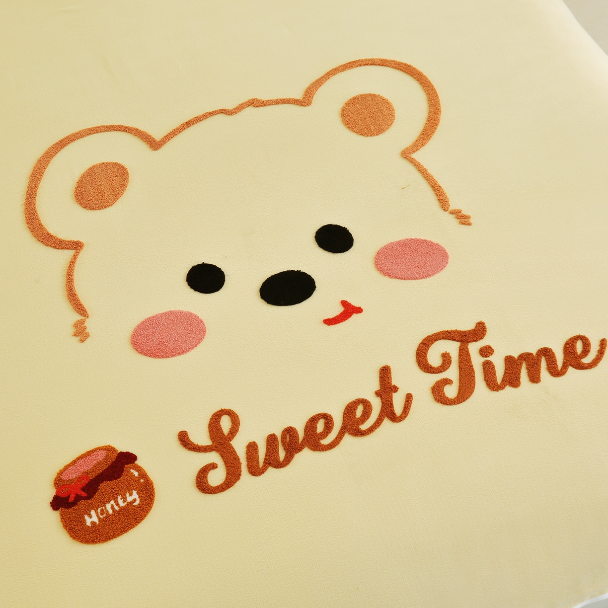 91家纺网 家纺一手货源 找家纺 恋之语 2025新款皱皱纱毛巾绣四件套及单被套系列-俏皮熊 俏皮熊-黄色