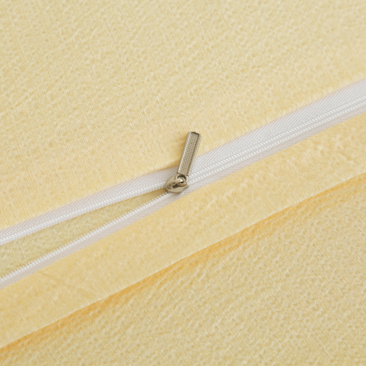 91家纺网 家纺一手货源 找家纺 恋之语 2025新款皱皱纱毛巾绣四件套及单被套系列-俏皮熊 俏皮熊-黄色