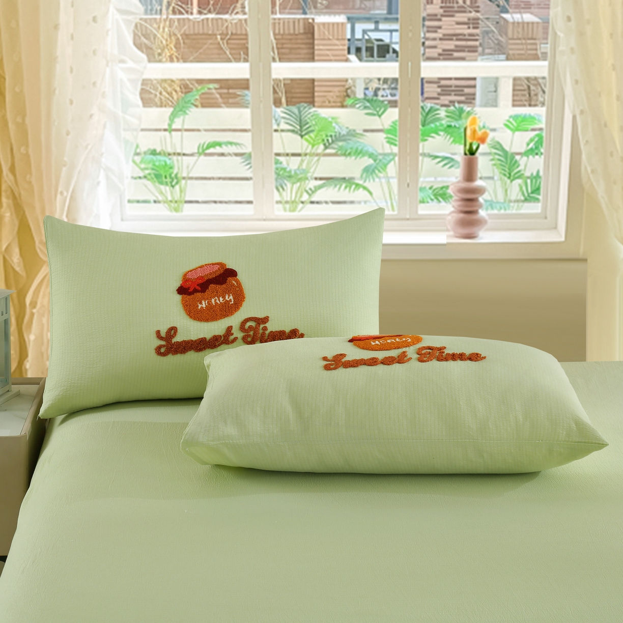 91家纺网 家纺一手货源 找家纺 恋之语 2025新款皱皱纱木棉毛巾绣四件套及单被套系列-俏皮熊 俏皮熊-抹茶绿