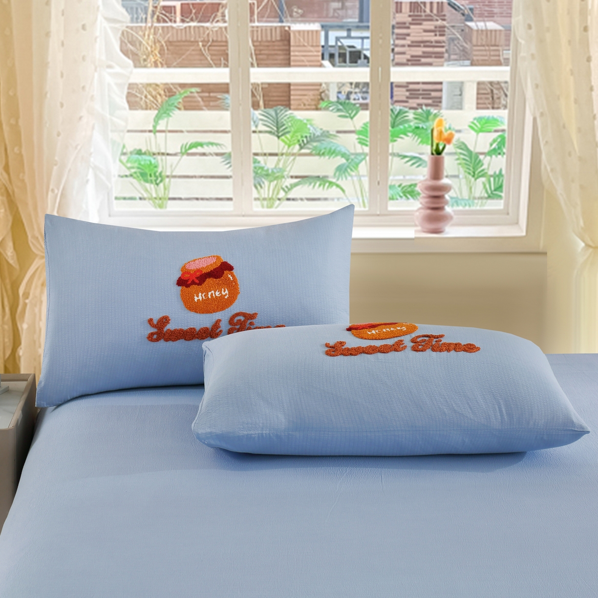 91家纺网 家纺一手货源 找家纺 恋之语 2025新款皱皱纱木棉毛巾绣四件套及单被套系列-俏皮熊 俏皮熊-天蓝