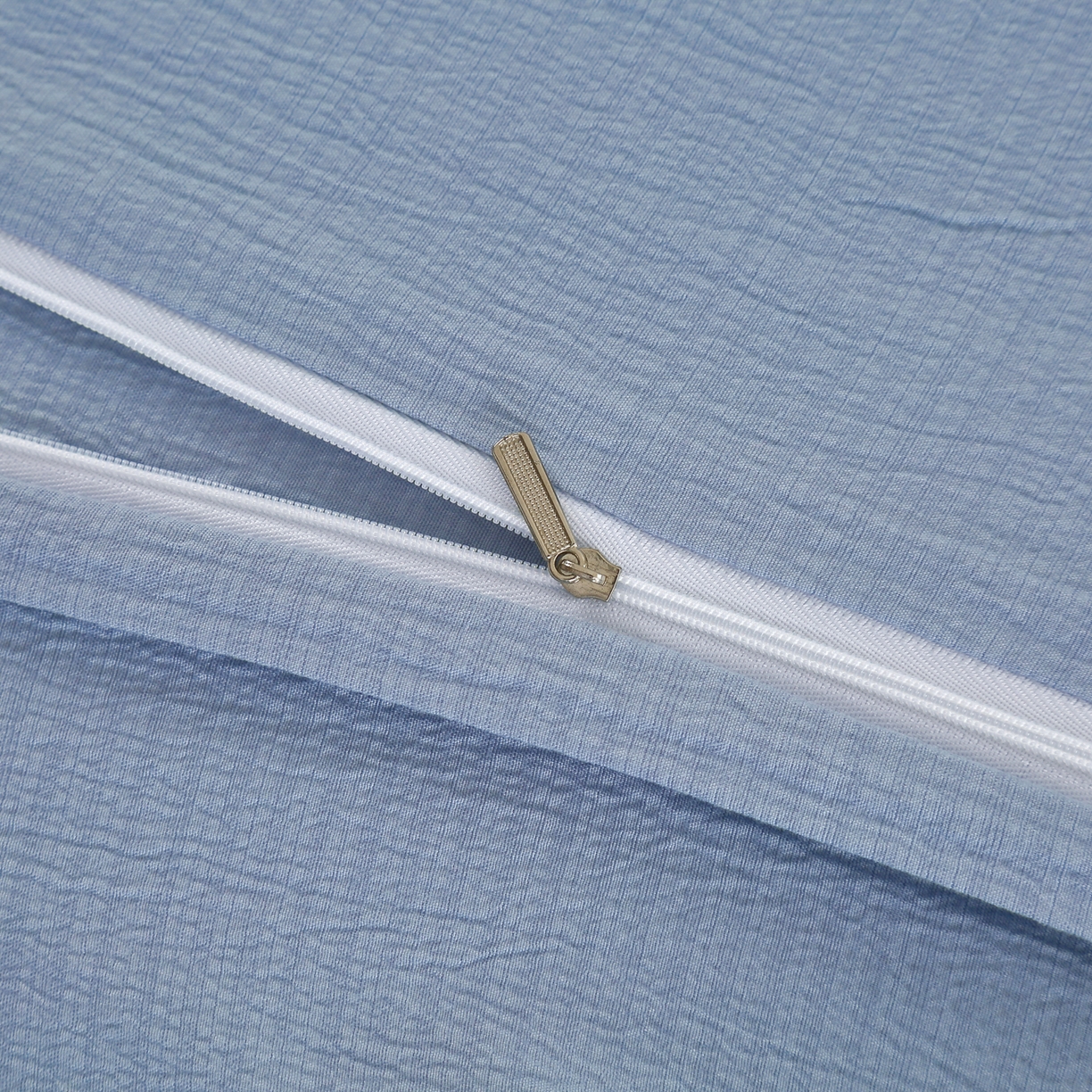 91家纺网 家纺一手货源 找家纺 恋之语 2025新款皱皱纱木棉毛巾绣四件套及单被套系列-俏皮熊 俏皮熊-天蓝