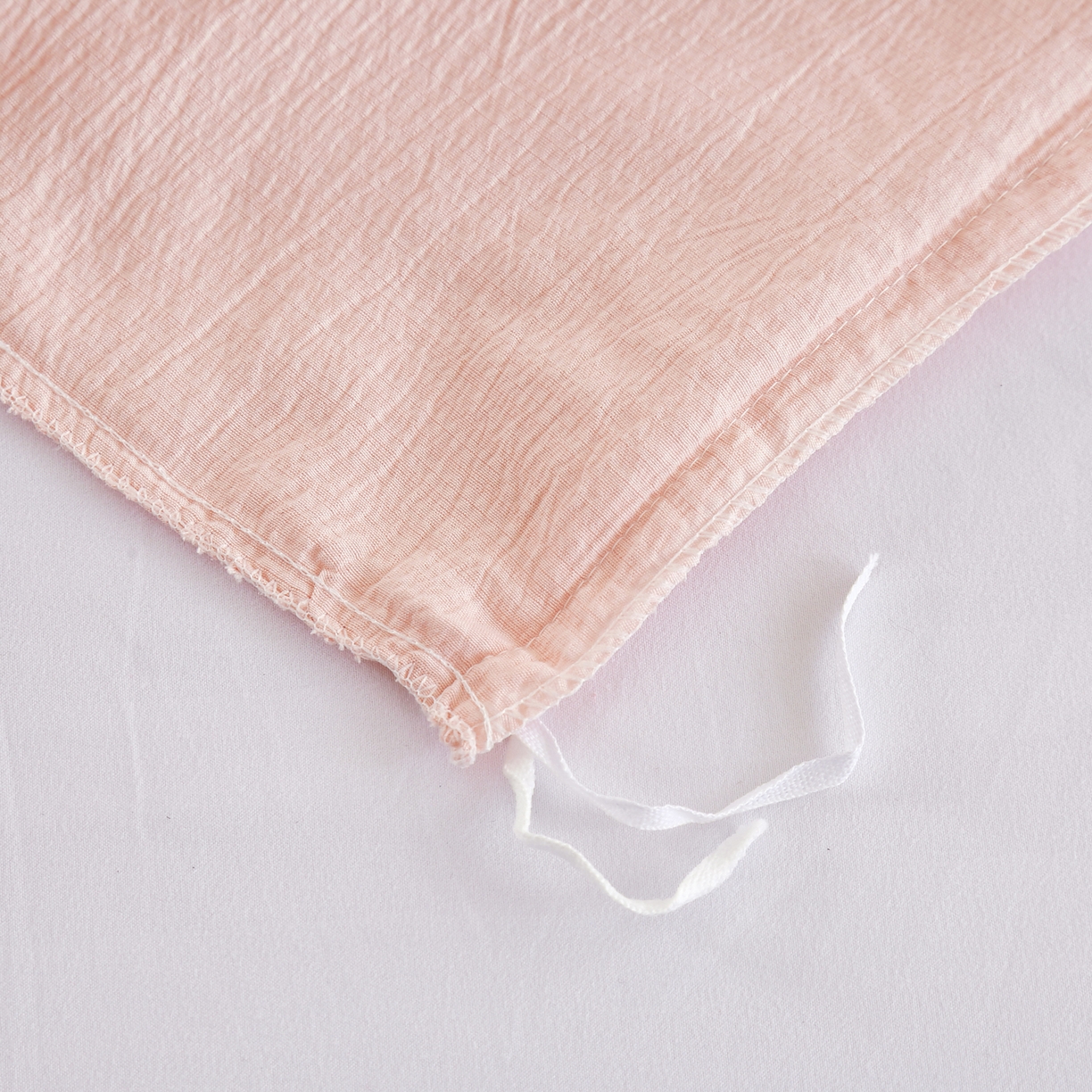 91家纺网 家纺一手货源 找家纺 恋之语 2025新款皱皱纱木棉毛巾绣四件套及单被套系列-俏皮熊 俏皮熊-粉色