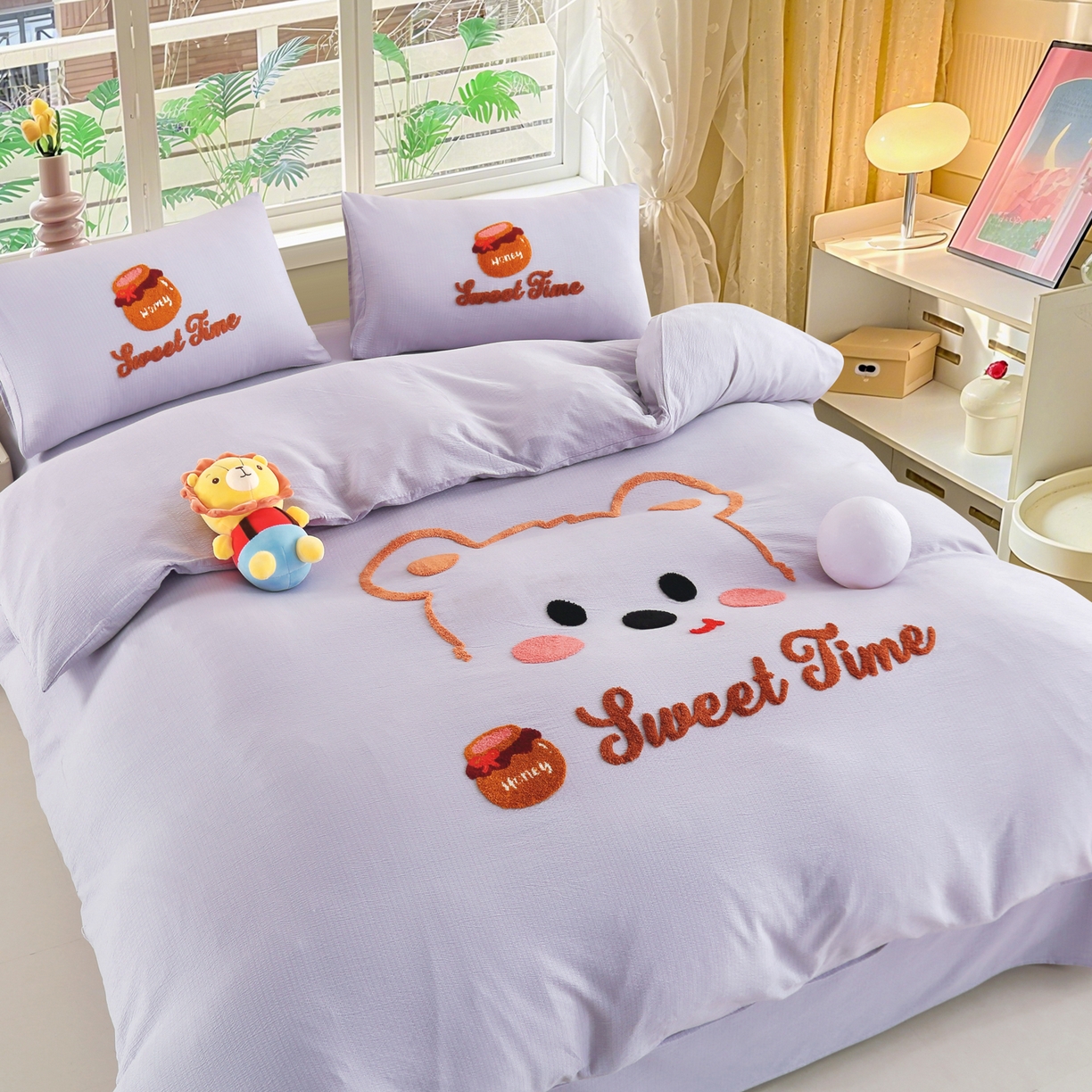 91家纺网 家纺一手货源 找家纺 恋之语 2025新款皱皱纱木棉毛巾绣四件套及单被套系列-俏皮熊 俏皮熊-紫色