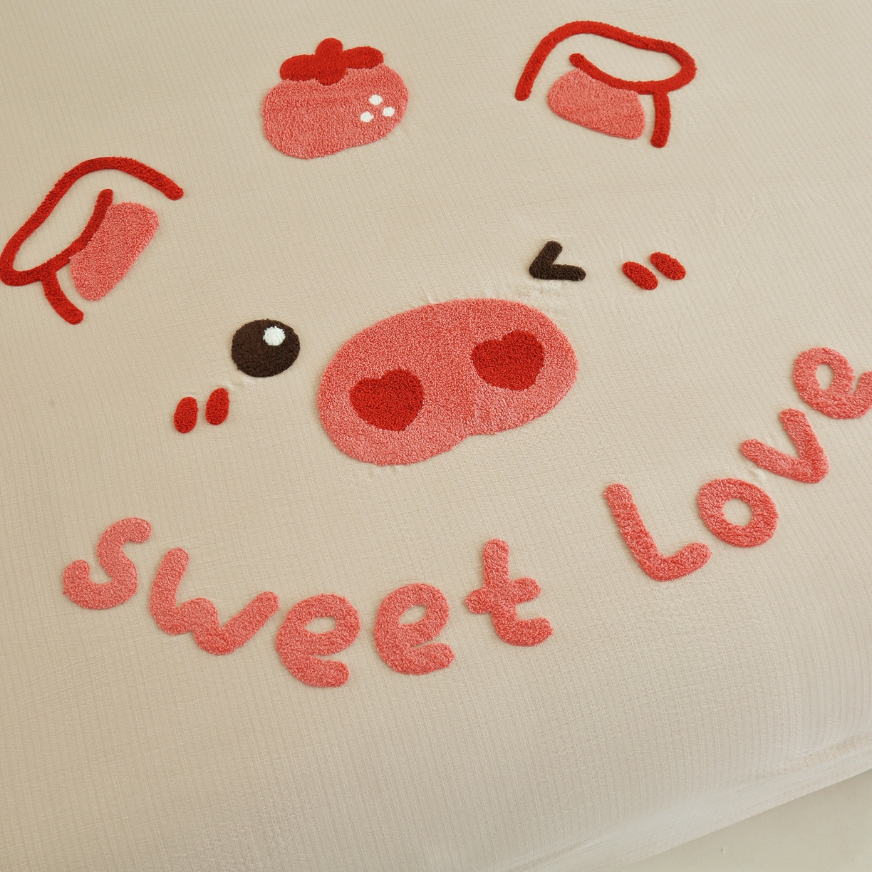 91家纺网 家纺一手货源 找家纺 恋之语 2025新款皱皱纱木棉毛巾绣四件套及单被套系列-可爱猪 可爱猪-浅咖