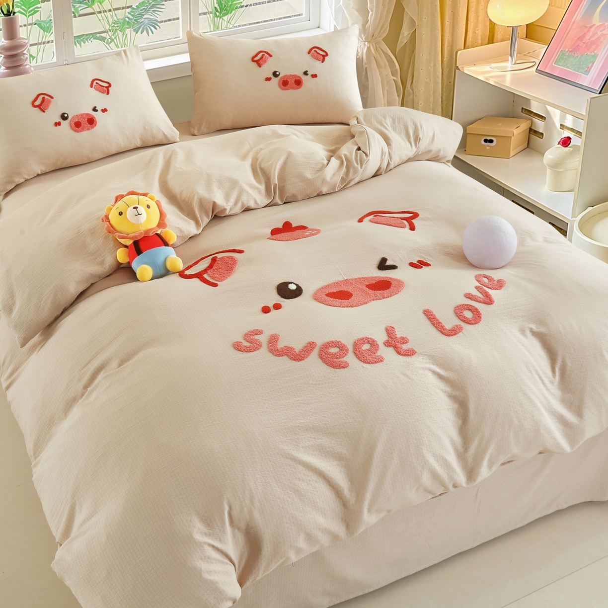 91家纺网 家纺一手货源 找家纺 恋之语 2025新款皱皱纱木棉毛巾绣四件套及单被套系列-可爱猪 可爱猪-浅咖