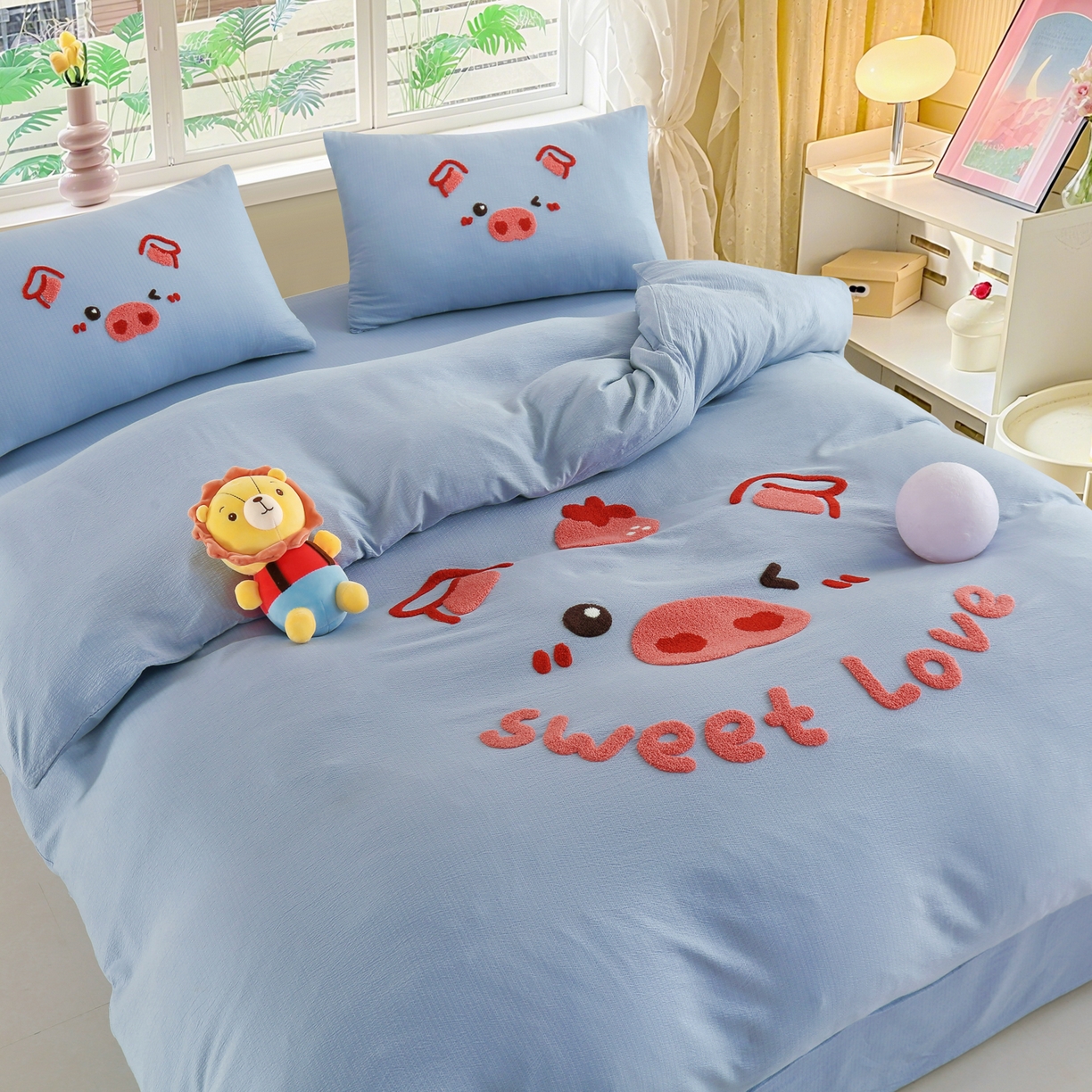 91家纺网 家纺一手货源 找家纺 恋之语 2025新款皱皱纱木棉毛巾绣四件套及单被套系列-可爱猪 可爱猪-天蓝