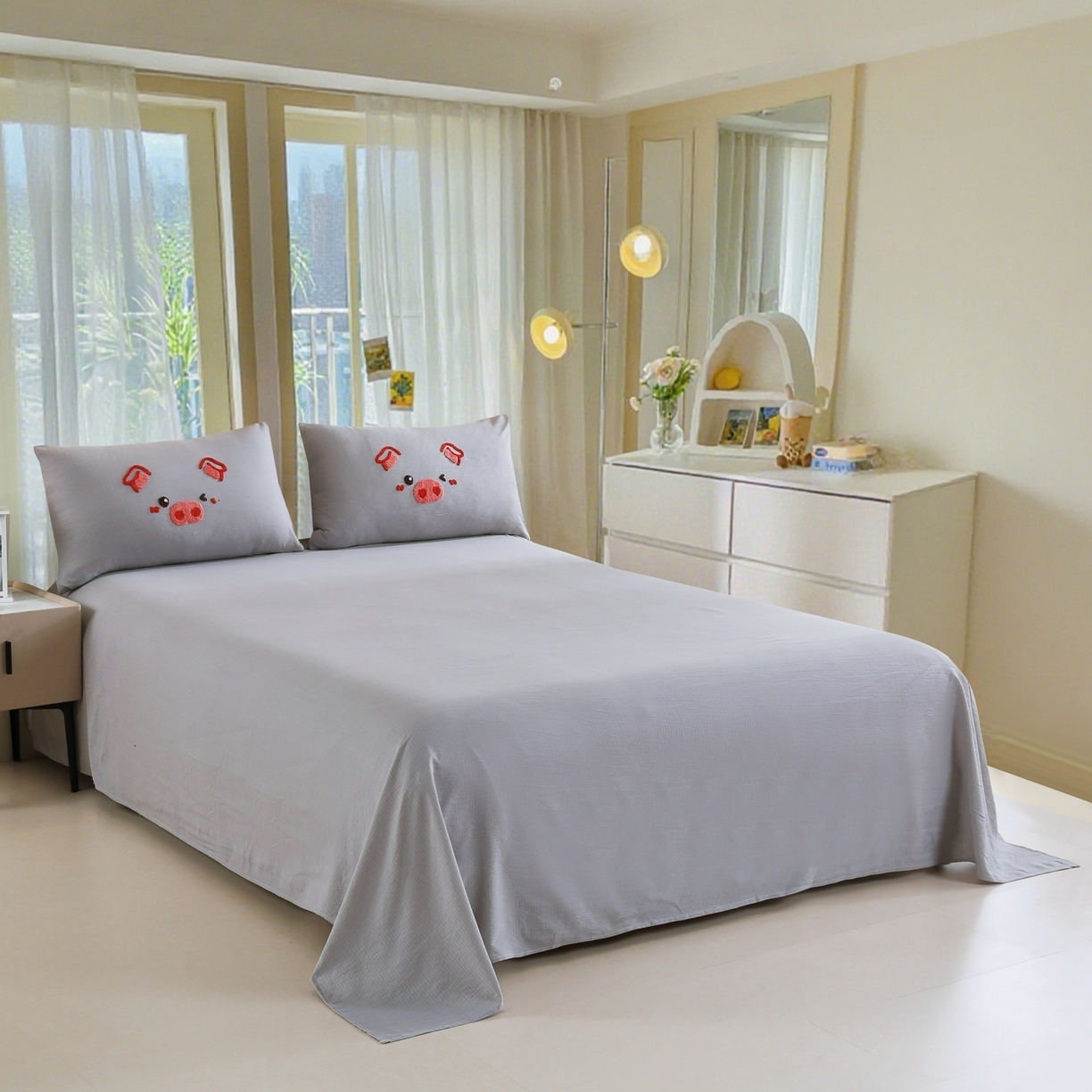 91家纺网 家纺一手货源 找家纺 恋之语 2025新款皱皱纱木棉毛巾绣四件套及单被套系列-可爱猪 可爱猪-浅灰