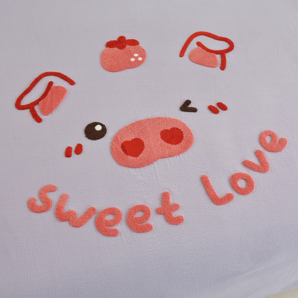 91家纺网 家纺一手货源 找家纺 恋之语 2025新款皱皱纱木棉毛巾绣四件套及单被套系列-可爱猪 可爱猪-紫色