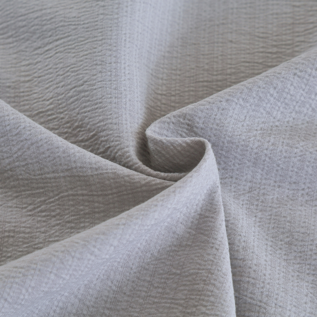 91家纺网 家纺一手货源 找家纺 恋之语 2025新款皱皱纱木棉毛巾绣四件套及单被套系列-可爱猪 可爱猪-浅灰