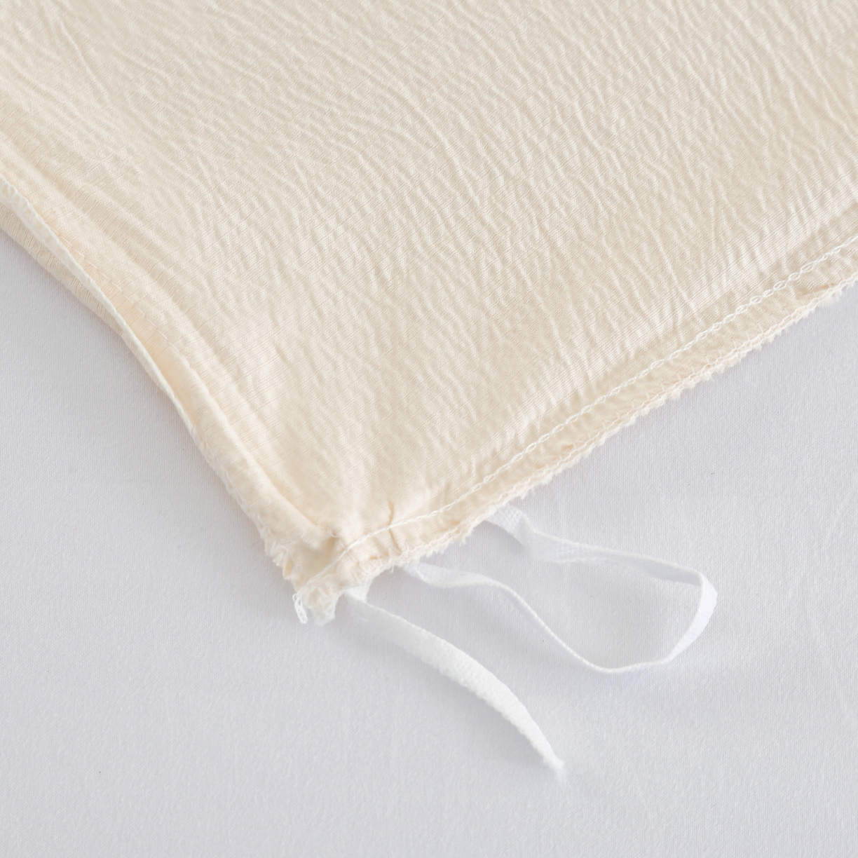 91家纺网 家纺一手货源 找家纺 恋之语 2025新款皱皱纱木棉毛巾绣四件套及单被套系列-乖乖狗 乖乖狗-米白