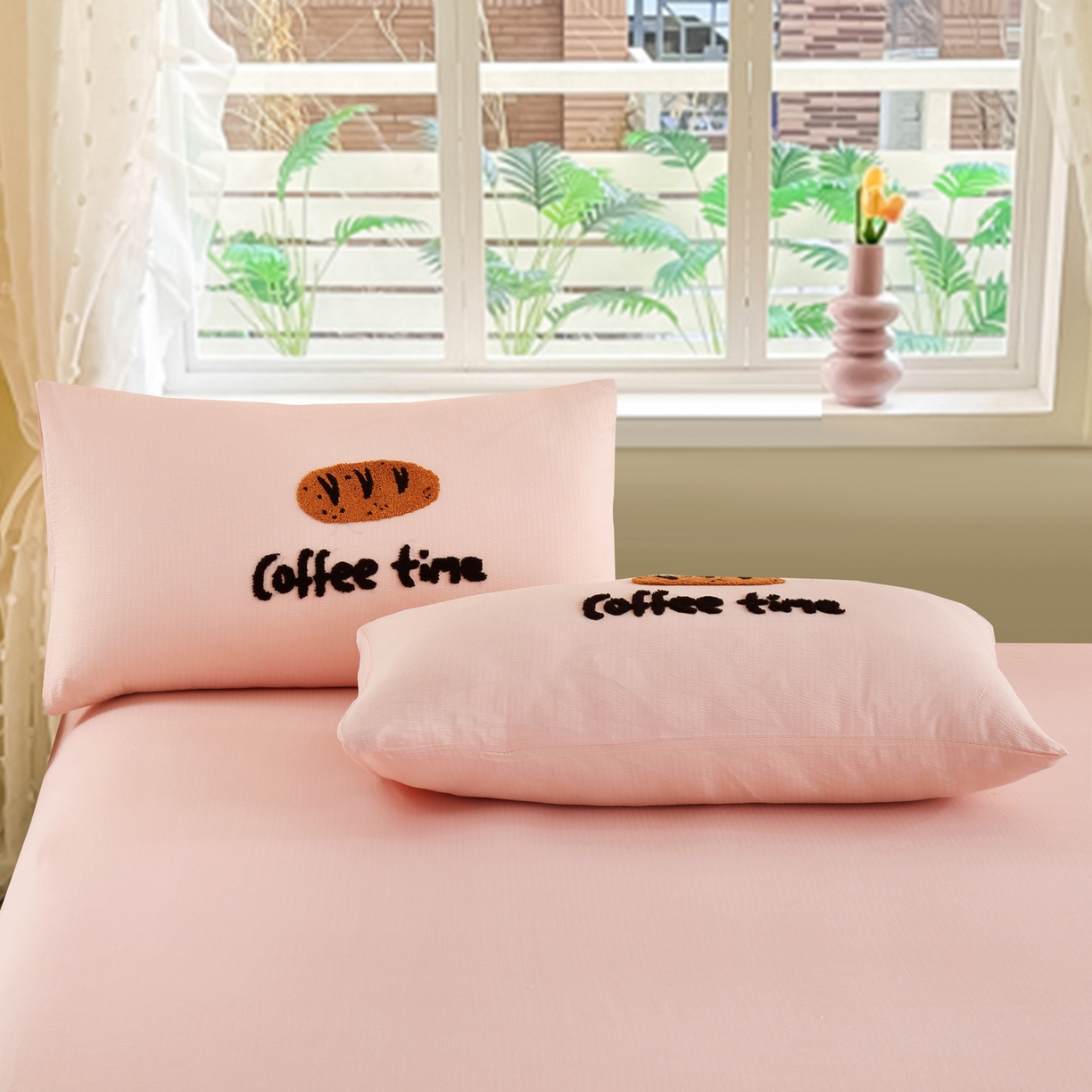 91家纺网 家纺一手货源 找家纺 恋之语 2025新款皱皱纱木棉毛巾绣四件套及单被套系列-乖乖狗 乖乖狗-粉色