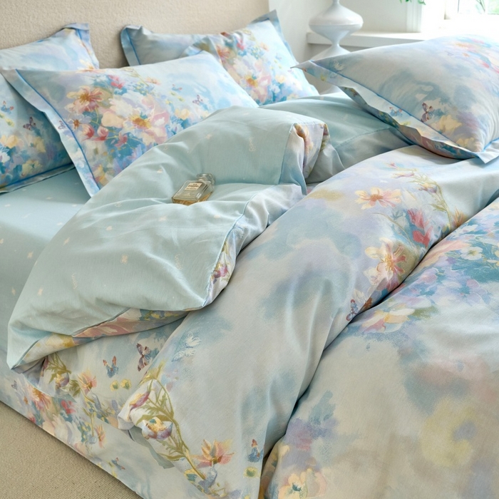 91家纺网 家纺一手货源 找家纺 三沁家居 2025新款全棉纯棉斜纹精梳长绒棉印花四件套 蝶舞纷飞