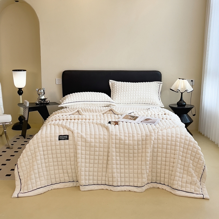 91家纺网 家纺一手货源 找家纺 叠派家纺 2025新款毛毯A类金貂绒毛毯剪格多功能毛毯盖毯毛毯（可供跨境外贸抽空热款首选） 金貂绒-奶油白