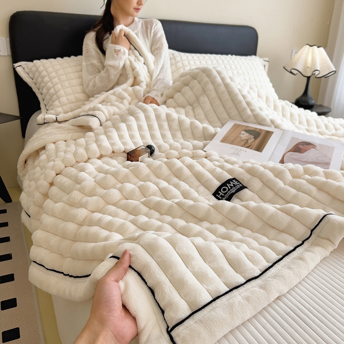 91家纺网 家纺一手货源 找家纺 叠派家纺 2025新款毛毯A类金貂绒毛毯剪格多功能毛毯盖毯毛毯（可供跨境外贸抽空热款首选） 金貂绒-奶油白