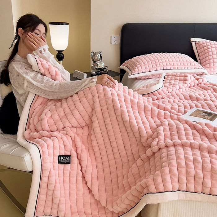 91家纺网 家纺一手货源 找家纺 叠派家纺 2025新款毛毯A类金貂绒毛毯剪格多功能毛毯盖毯毛毯（可供跨境外贸抽空热款首选） 金貂绒-樱花粉