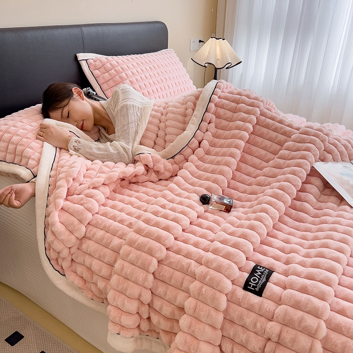 91家纺网 家纺一手货源 找家纺 叠派家纺 2025新款毛毯A类金貂绒毛毯剪格多功能毛毯盖毯毛毯（可供跨境外贸抽空热款首选） 金貂绒-樱花粉