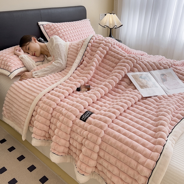 91家纺网 家纺一手货源 找家纺 叠派家纺 2025新款毛毯A类金貂绒毛毯剪格多功能毛毯盖毯毛毯（可供跨境外贸抽空热款首选） 金貂绒-樱花粉