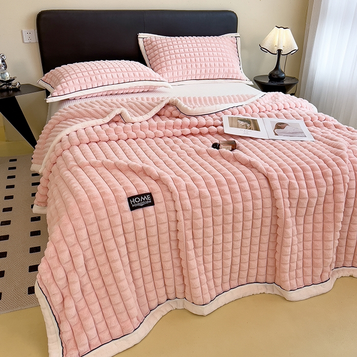 91家纺网 家纺一手货源 找家纺 叠派家纺 2025新款毛毯A类金貂绒毛毯剪格多功能毛毯盖毯毛毯（可供跨境外贸抽空热款首选） 金貂绒-樱花粉