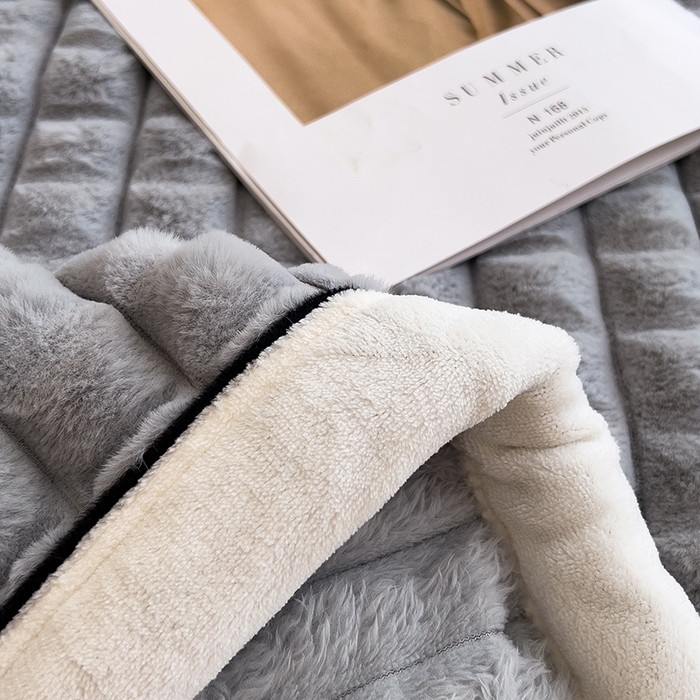 91家纺网 家纺一手货源 找家纺 叠派家纺 2025新款毛毯A类金貂绒毛毯剪格多功能毛毯盖毯毛毯（可供跨境外贸抽空热款首选） 金貂绒-浅灰