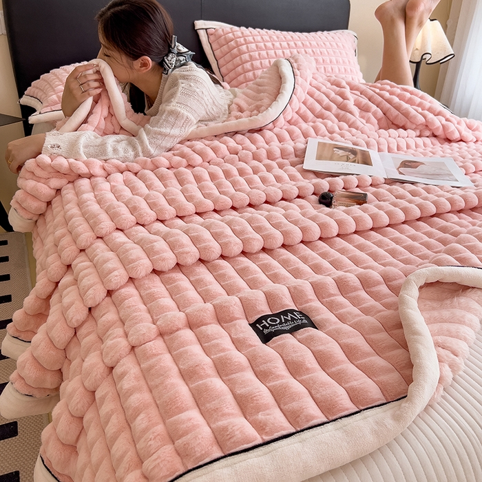 91家纺网 家纺一手货源 找家纺 叠派家纺 2025新款毛毯A类金貂绒毛毯剪格多功能毛毯盖毯毛毯（可供跨境外贸抽空热款首选） 金貂绒-樱花粉