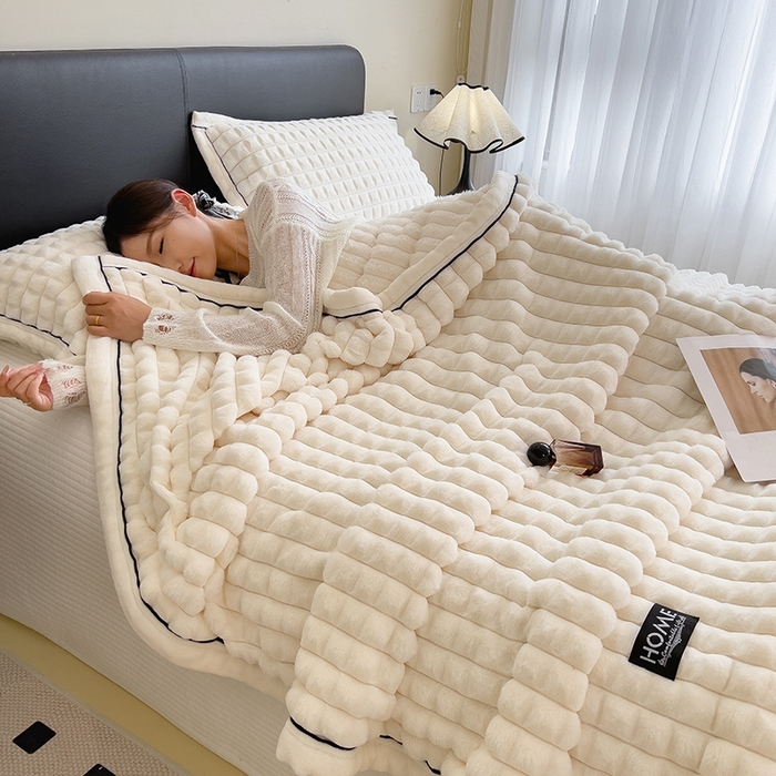 91家纺网 家纺一手货源 找家纺 叠派家纺 2025新款毛毯A类金貂绒毛毯剪格多功能毛毯盖毯毛毯（可供跨境外贸抽空热款首选） 金貂绒-奶油白