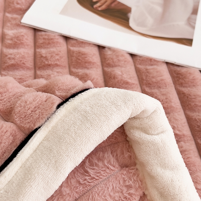 91家纺网 家纺一手货源 找家纺 叠派家纺 2025新款毛毯A类金貂绒毛毯剪格多功能毛毯盖毯毛毯（可供跨境外贸抽空热款首选） 金貂绒-豆沙粉