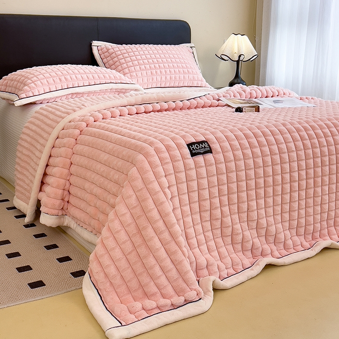 91家纺网 家纺一手货源 找家纺 叠派家纺 2025新款毛毯A类金貂绒毛毯剪格多功能毛毯盖毯毛毯（可供跨境外贸抽空热款首选） 金貂绒-樱花粉