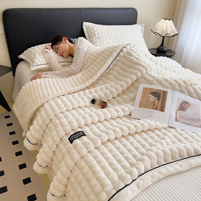 91家纺网 家纺一手货源 找家纺 叠派家纺 2025新款毛毯A类金貂绒毛毯剪格多功能毛毯盖毯毛毯（可供跨境外贸抽空热款首选） 金貂绒-奶油白