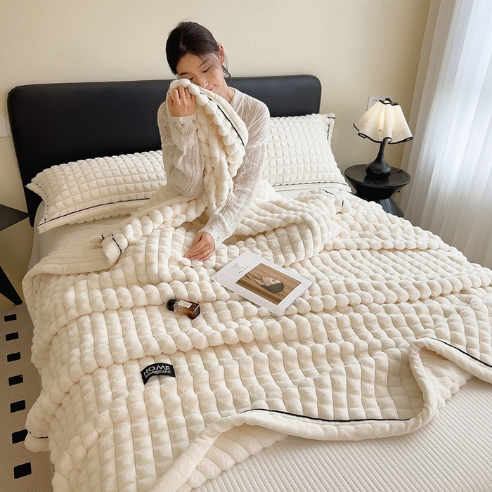 91家纺网 家纺一手货源 找家纺 叠派家纺 2025新款毛毯A类金貂绒毛毯剪格多功能毛毯盖毯毛毯（可供跨境外贸抽空热款首选） 金貂绒-奶油白