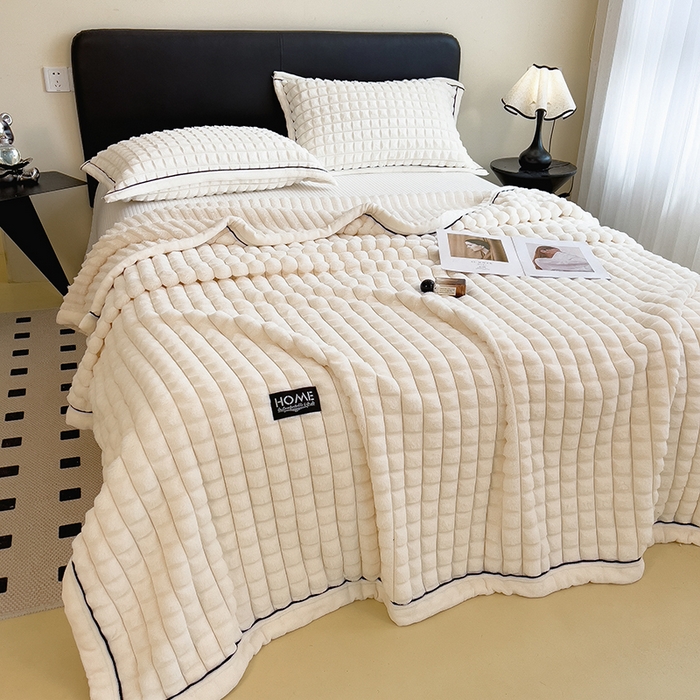 91家纺网 家纺一手货源 找家纺 叠派家纺 2025新款毛毯A类金貂绒毛毯剪格多功能毛毯盖毯毛毯（可供跨境外贸抽空热款首选） 金貂绒-奶油白