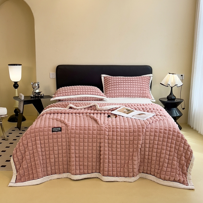 91家纺网 家纺一手货源 找家纺 叠派家纺 2025新款毛毯A类金貂绒毛毯剪格多功能毛毯盖毯毛毯（可供跨境外贸抽空热款首选） 金貂绒-豆沙粉