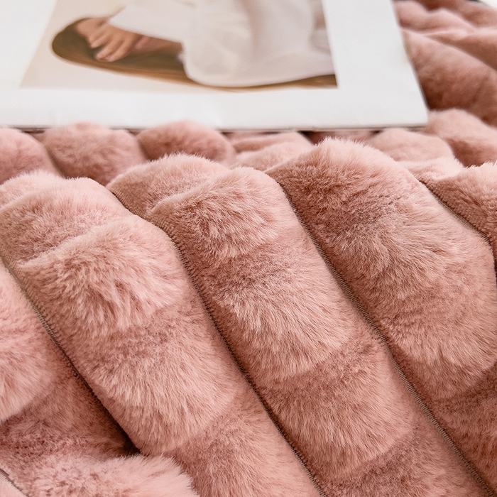 91家纺网 家纺一手货源 找家纺 叠派家纺 2025新款毛毯A类金貂绒毛毯剪格多功能毛毯盖毯毛毯（可供跨境外贸抽空热款首选） 金貂绒-豆沙粉