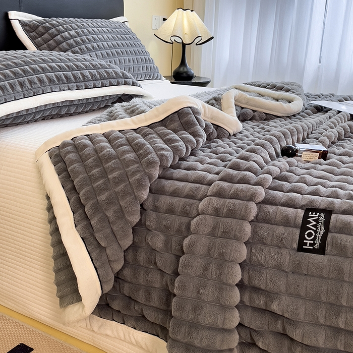 91家纺网 家纺一手货源 找家纺 叠派家纺 2025新款毛毯A类金貂绒毛毯剪格多功能毛毯盖毯毛毯（可供跨境外贸抽空热款首选） 金貂绒-气质灰