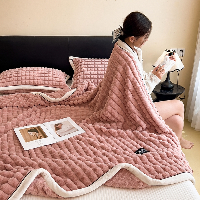 91家纺网 家纺一手货源 找家纺 叠派家纺 2025新款毛毯A类金貂绒毛毯剪格多功能毛毯盖毯毛毯（可供跨境外贸抽空热款首选） 金貂绒-豆沙粉