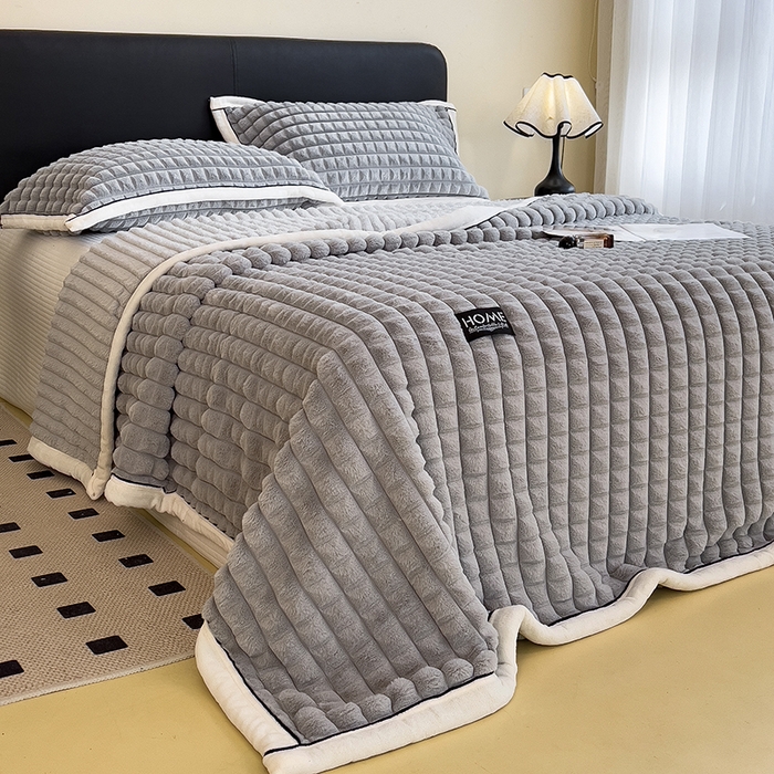 91家纺网 家纺一手货源 找家纺 叠派家纺 2025新款毛毯A类金貂绒毛毯剪格多功能毛毯盖毯毛毯（可供跨境外贸抽空热款首选） 金貂绒-浅灰