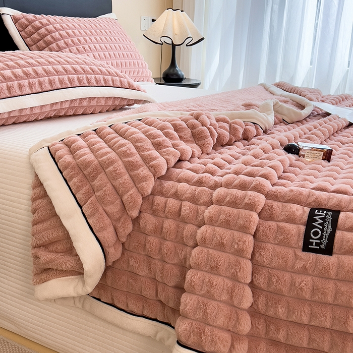 91家纺网 家纺一手货源 找家纺 叠派家纺 2025新款毛毯A类金貂绒毛毯剪格多功能毛毯盖毯毛毯（可供跨境外贸抽空热款首选） 金貂绒-豆沙粉