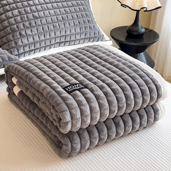 91家纺网 家纺一手货源 找家纺 叠派家纺 2025新款毛毯A类金貂绒毛毯剪格多功能毛毯盖毯毛毯（可供跨境外贸抽空热款首选） 金貂绒-气质灰