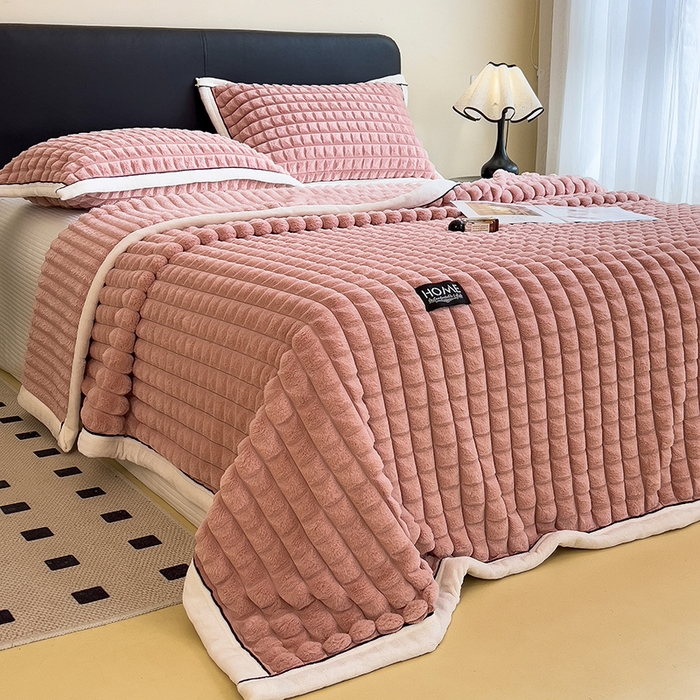 91家纺网 家纺一手货源 找家纺 叠派家纺 2025新款毛毯A类金貂绒毛毯剪格多功能毛毯盖毯毛毯（可供跨境外贸抽空热款首选） 金貂绒-豆沙粉