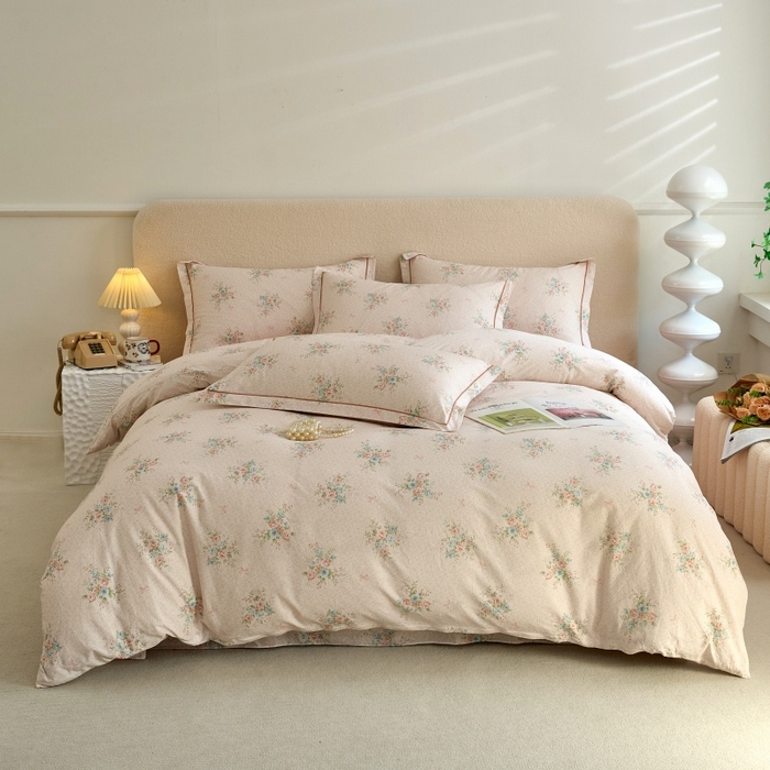 91家纺网 家纺一手货源 找家纺 三沁家居 2025新款全棉纯棉斜纹精梳长绒棉印花四件套 沐露梳风