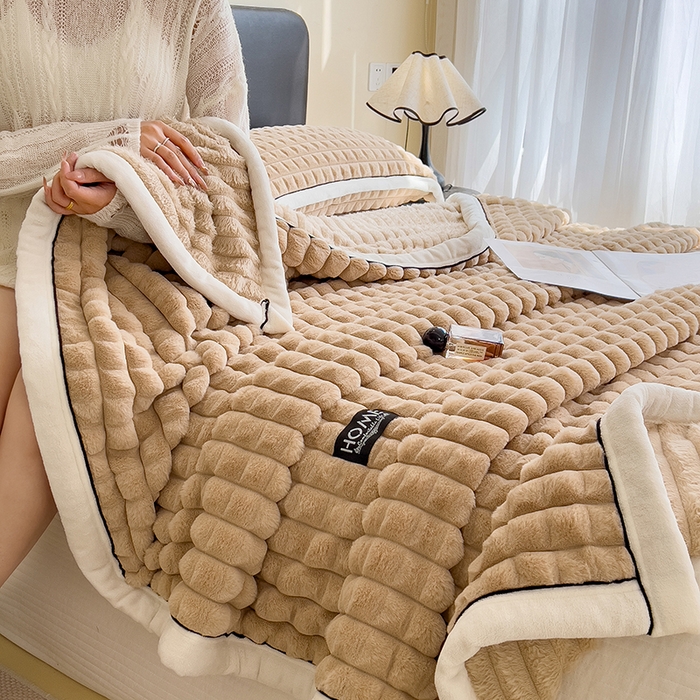 91家纺网 家纺一手货源 找家纺 叠派家纺 2025新款毛毯A类金貂绒毛毯剪格多功能毛毯盖毯毛毯（可供跨境外贸抽空热款首选） 金貂绒-卡其