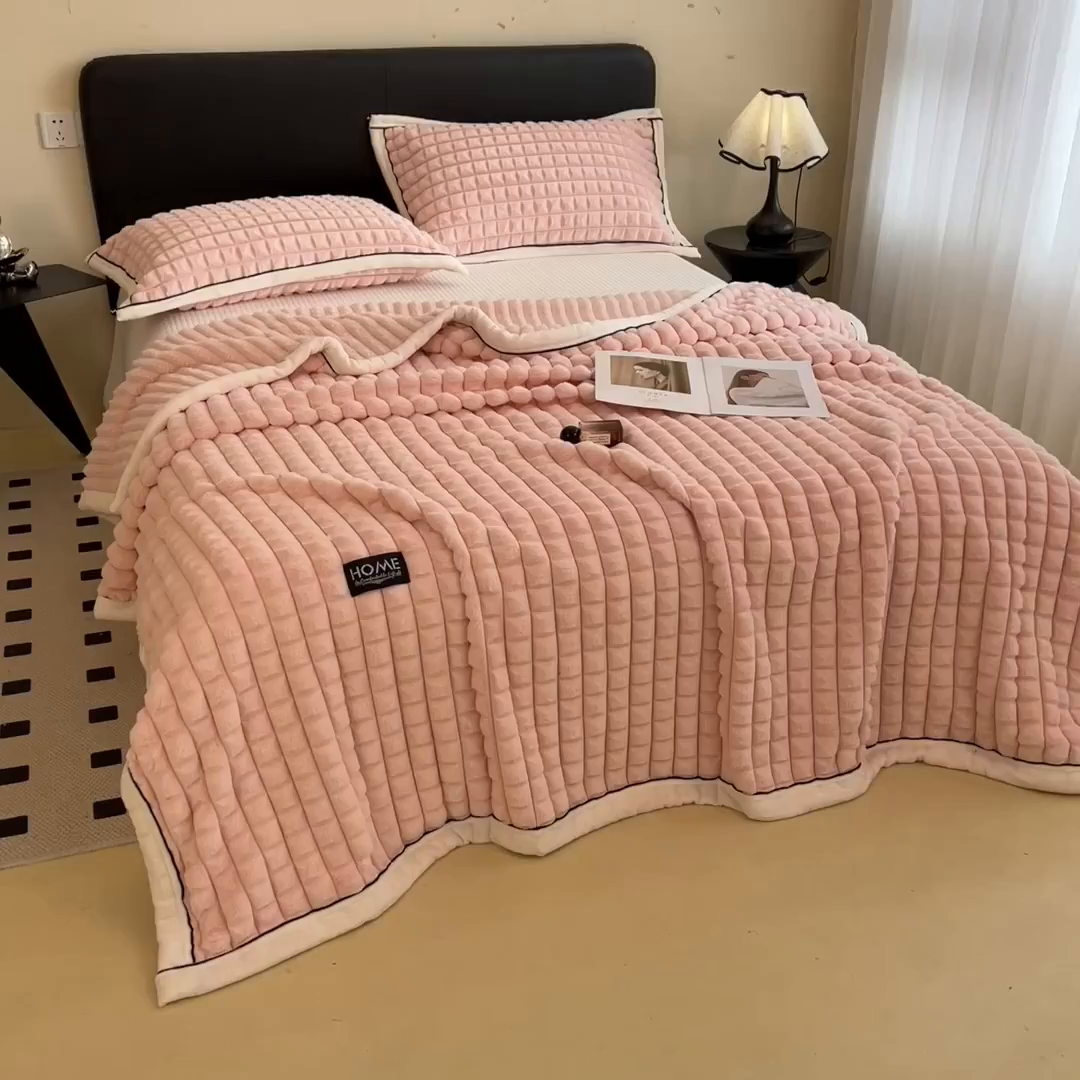 91家纺网 家纺一手货源 找家纺 叠派家纺 2025新款毛毯A类金貂绒毛毯剪格多功能毛毯盖毯毛毯（可供跨境外贸抽空热款首选） 金貂绒-樱花粉