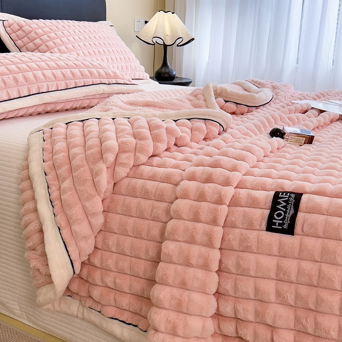 91家纺网 家纺一手货源 找家纺 叠派家纺 2025新款毛毯A类金貂绒毛毯剪格多功能毛毯盖毯毛毯（可供跨境外贸抽空热款首选） 金貂绒-樱花粉