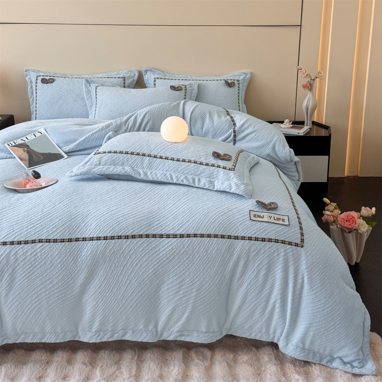 91家纺网 家纺一手货源 找家纺 叠派家纺 2025新款高克重高端牛奶绒雕花织带工艺款梦巢系列四件套（直播热款）提供买家秀 梦巢-星空蓝