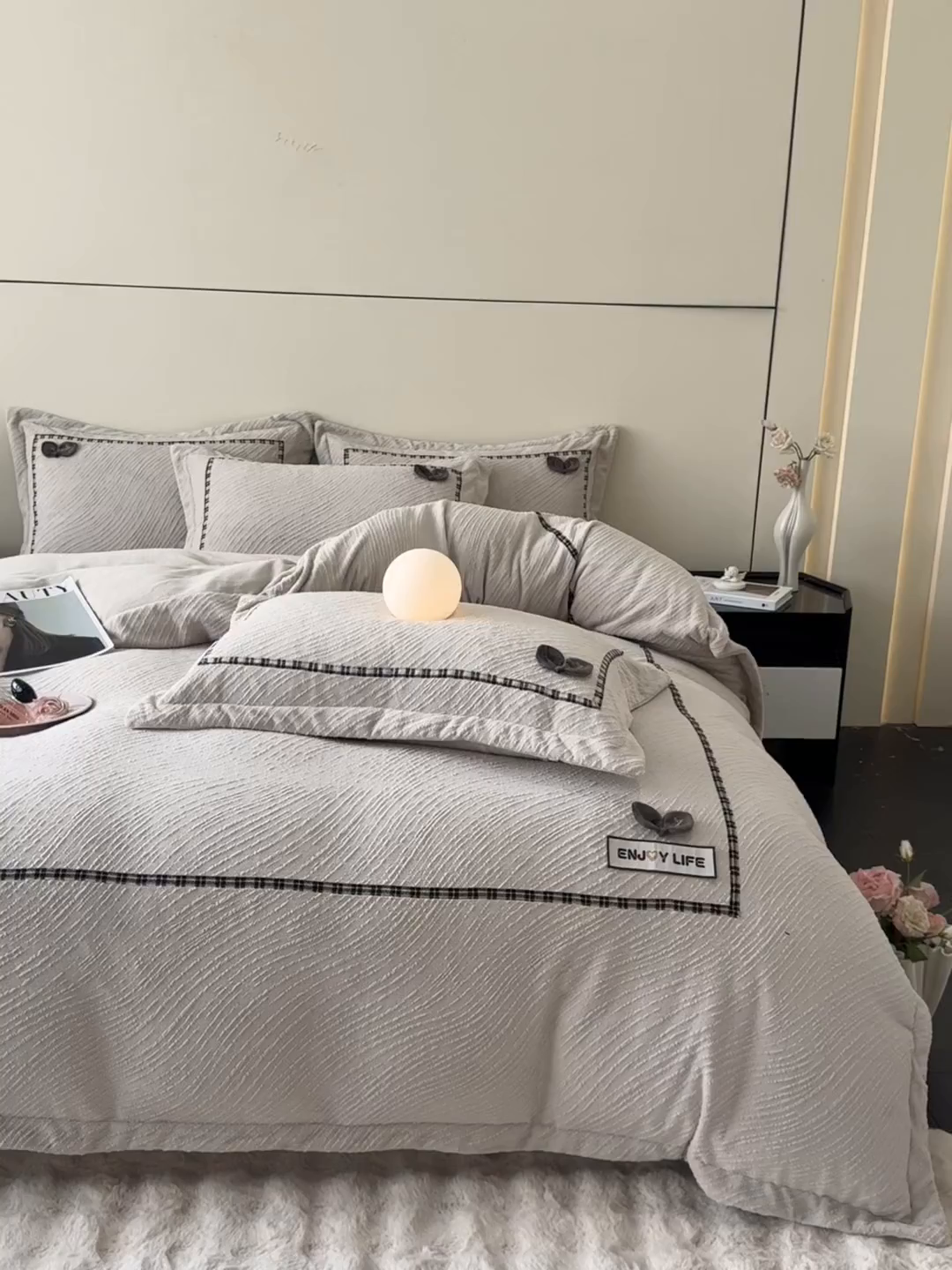 91家纺网 家纺一手货源 找家纺 叠派家纺 2025新款高克重高端牛奶绒雕花织带工艺款梦巢系列四件套（直播热款）提供买家秀 梦巢-麦卡其