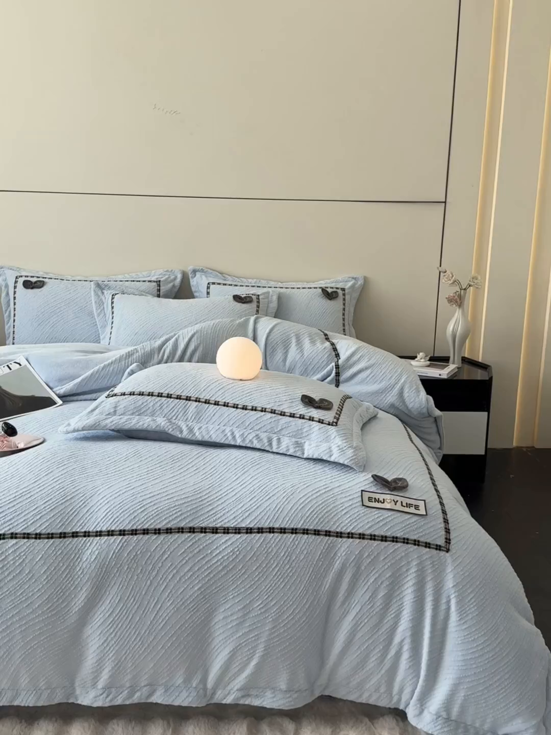 91家纺网 家纺一手货源 找家纺 （总）叠派家纺 2025新款高克重高端牛奶绒雕花织带工艺款梦巢系列四件套（直播热款）提供买家秀