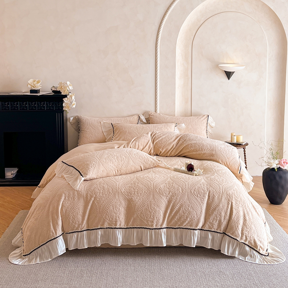 91家纺网 家纺一手货源 找家纺 叠派家纺 2025新款高克重高端牛奶绒雕花欧式花边工艺款巴洛克系列四件套（直播热款）提供买家秀 巴洛克-卡其